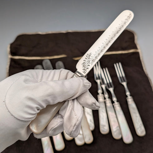 19 世紀晚期英國古董珍珠母貝手柄茶餐具 5.5 對 Christopher Johnson